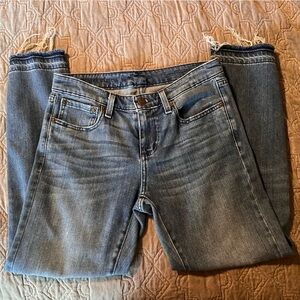 Vineyard Vines Distressed Ankle Jean